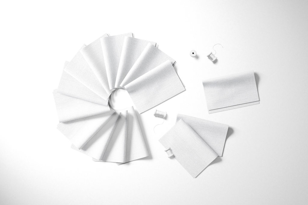 时尚布料印花图案展示样机ps贴图素材模板 Folded Fabric Swatches Mockup Set