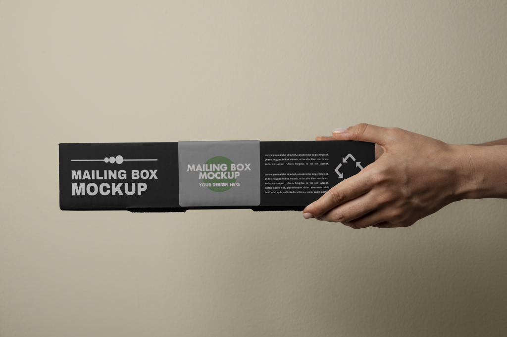 手持瓦楞物流盒飞机盒纸盒包装展示效果ps样机贴图Mailing Box Mockup