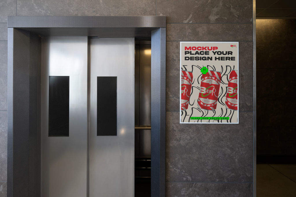 18款室内电梯标牌导视指引牌海报展示效果psd样机贴图素材下载Signage mockup inside a lift